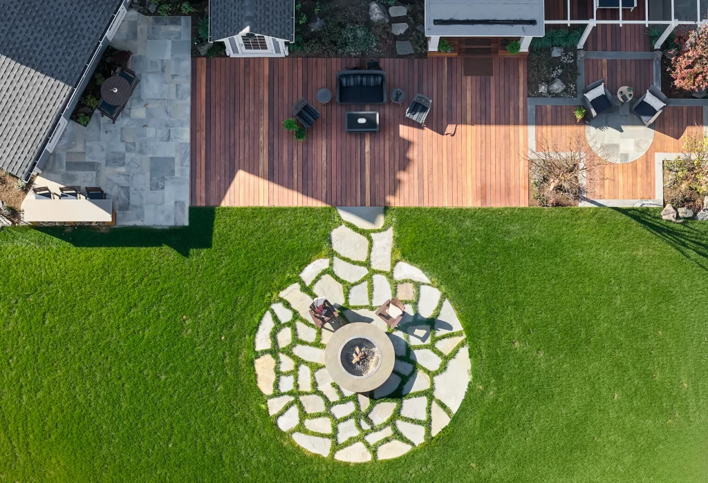 expansive-entertaining-001